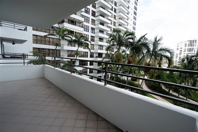 Building Photo - 2500 Parkview Dr