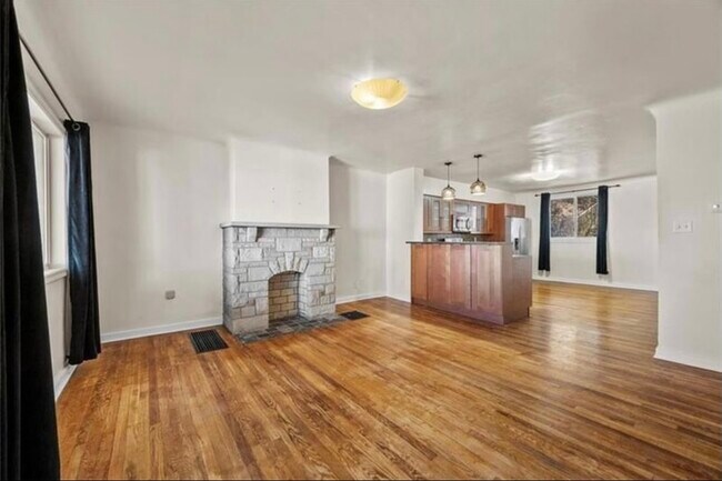 Building Photo - 2512 Burham St