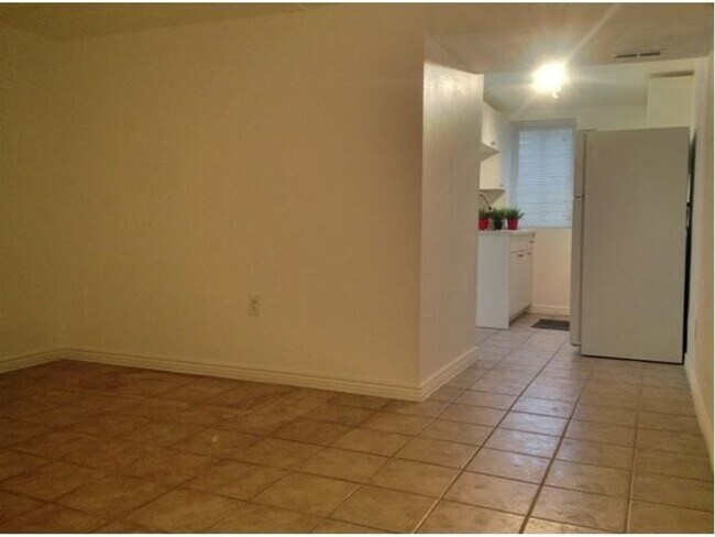 Building Photo - Charming 4BR House in Edgewater