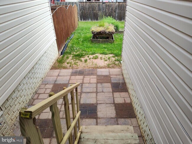 Building Photo - 5032 Finsbury Rd