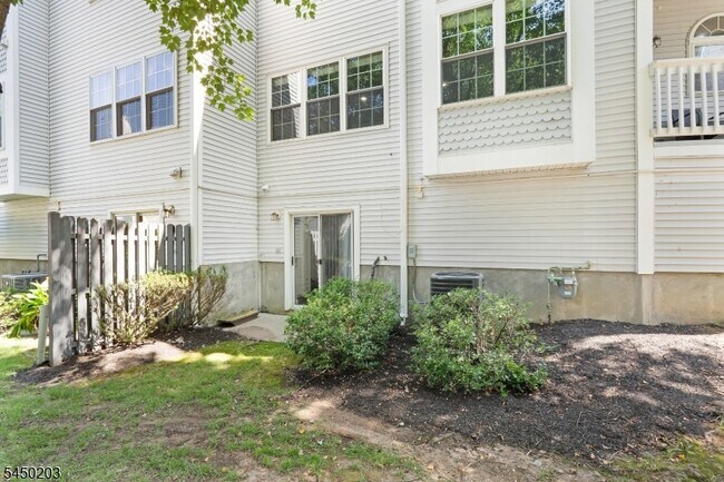 Building Photo - 2202 Yardley Pl
