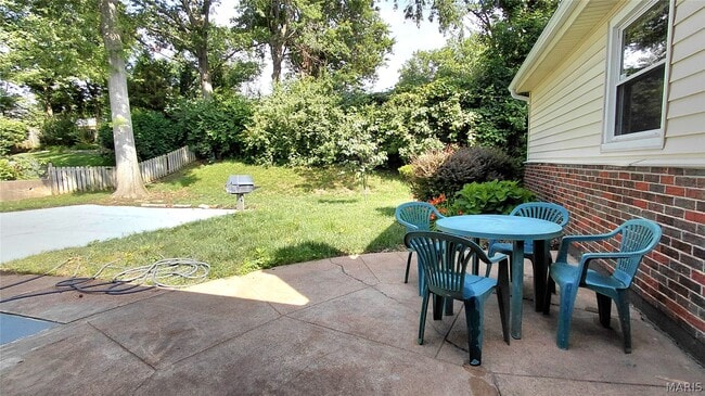 Building Photo - 874 Hollyridge Dr