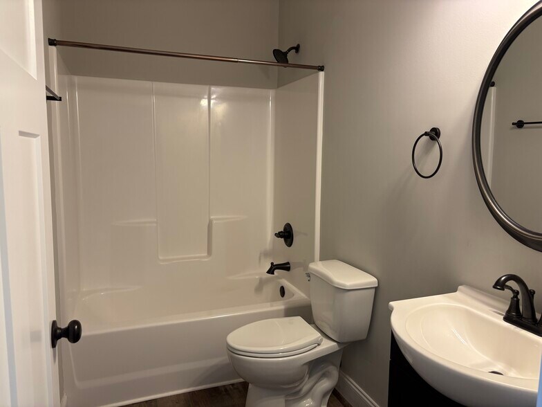 Building Photo - 185 Ridge Pointe Dr