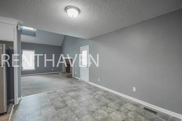 Building Photo - 821 Setter Ln