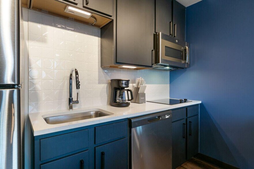 Building Photo - 611 Commerce St