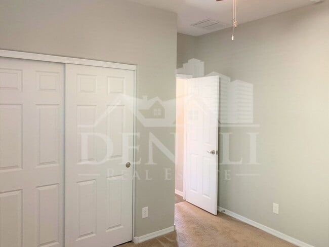 Building Photo - 334 N 79th Pl