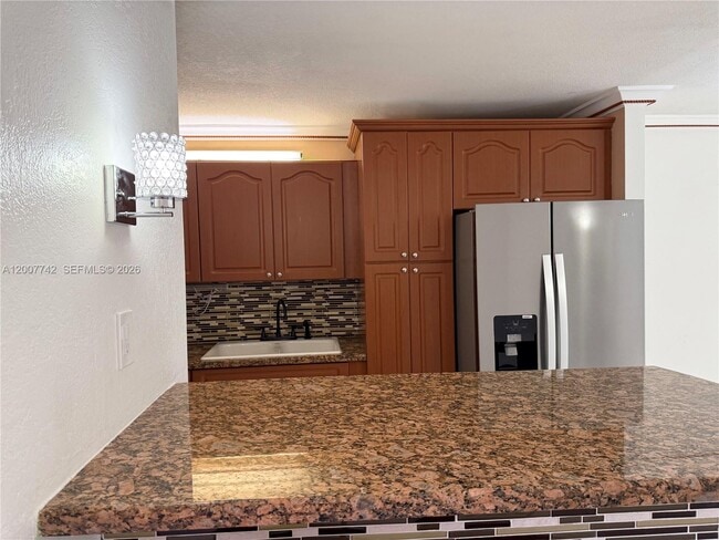 Building Photo - 1850 W 56th St