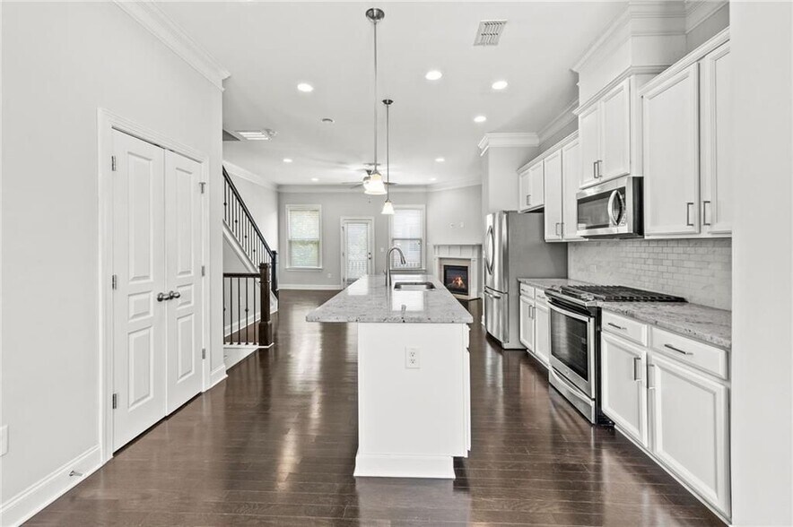 Building Photo - 4435 Donahue Ave