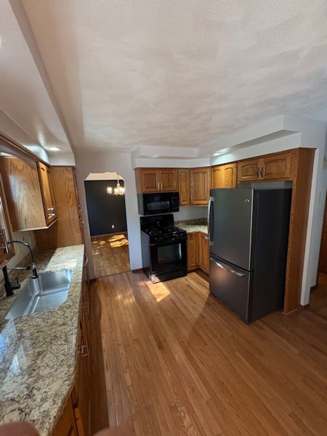 Building Photo - Beautiful Home in Peoria just off of University St. 3 Bedroom / 3.5 Bath