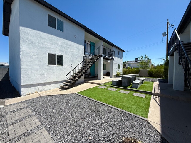 Primary Photo - 719 N 12th Ave