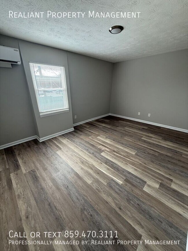 Building Photo - 2074 Fairmont Ct