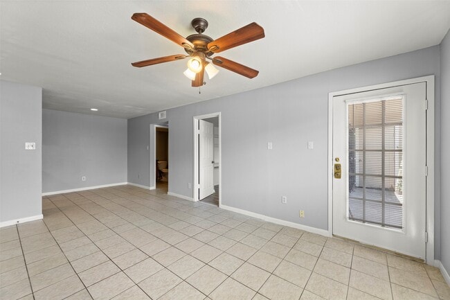 Building Photo - 2100 Wilcrest Dr