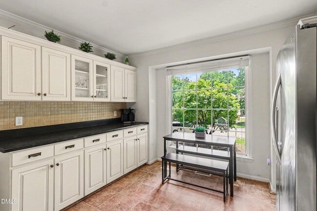 Building Photo - 302 Hutchins Dr