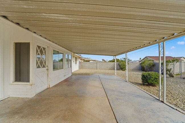 Building Photo - Comfortable 2-Bed Sun City Retreat with Vinyl Flooring & Fresh Paint