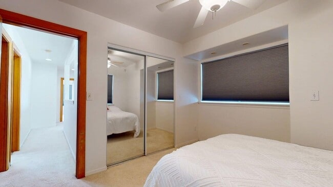 Building Photo - 4 Bedroom 2.5 Bath, 2 Car garage, Solar pa...