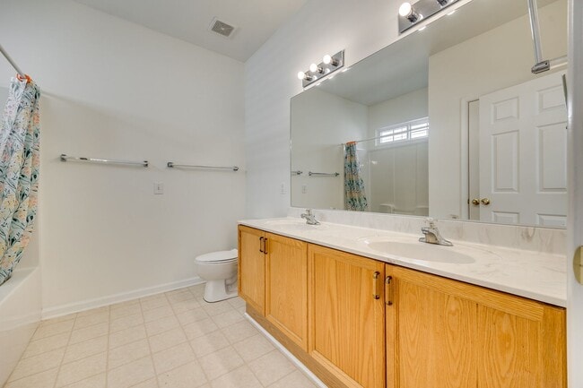 Building Photo - Beautiful 3 bedroom 2.5 bath home in Williams Glenn Community in Charlotte with Primary on the main.