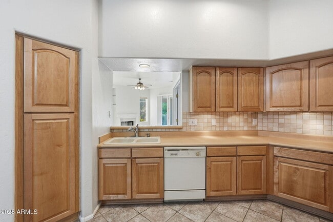 Building Photo - 1747 E Northern Ave