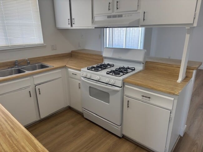 Building Photo - 3Bedroom ranch style home with large backyard