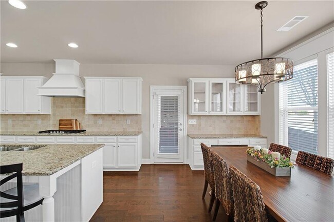 Building Photo - 3000 Smyrna Grove Dr