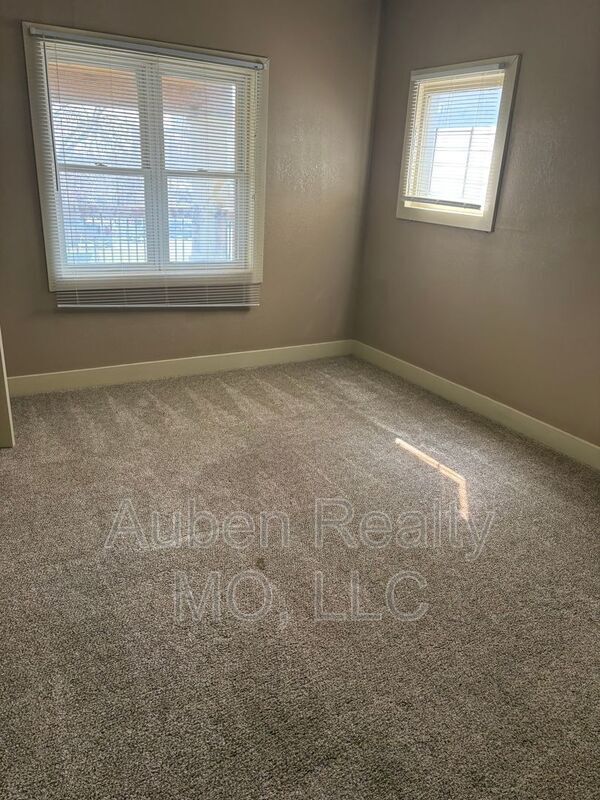 Building Photo - 3808 Wyandotte St