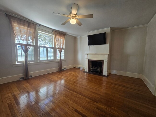 Building Photo - Beautiful Brick 2-Story in Edenton's Historic District