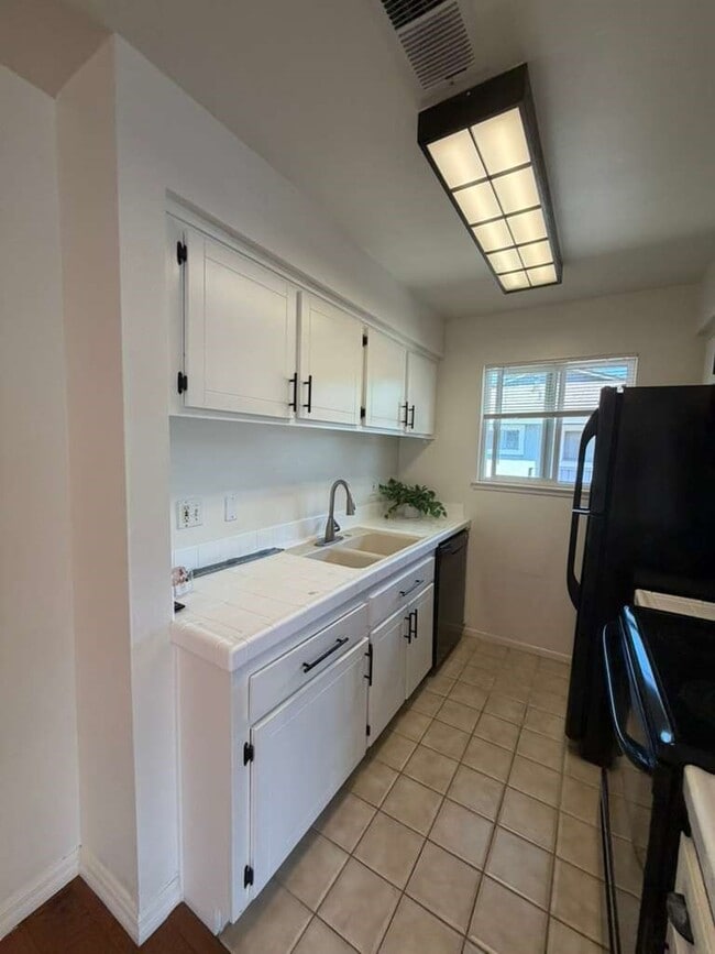 Building Photo - 4608 Via Vis