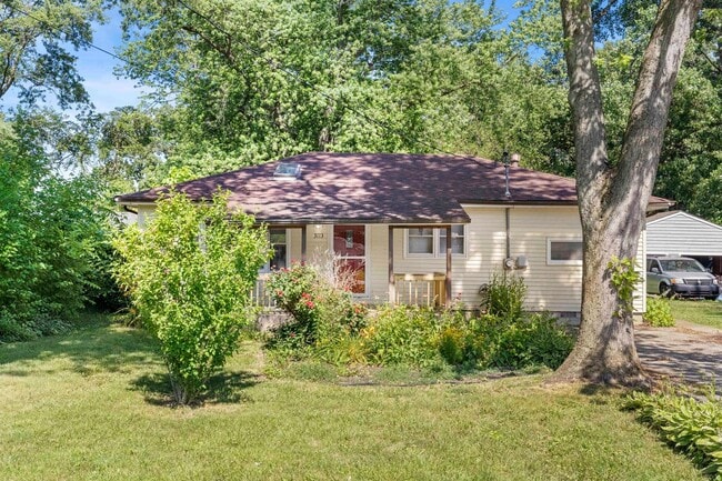 Primary Photo - 3 Bedroom Home Available NOW