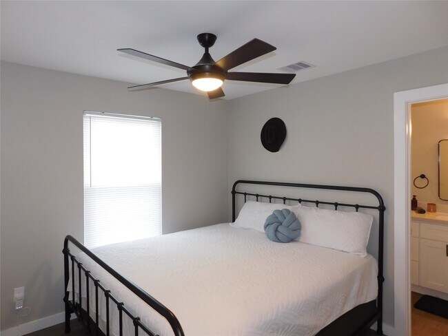 Building Photo - 7109 Avenue L