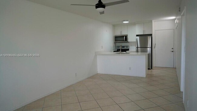 Building Photo - 2771 Riverside Dr