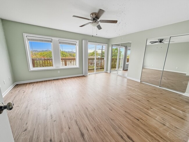 Building Photo - Town Home