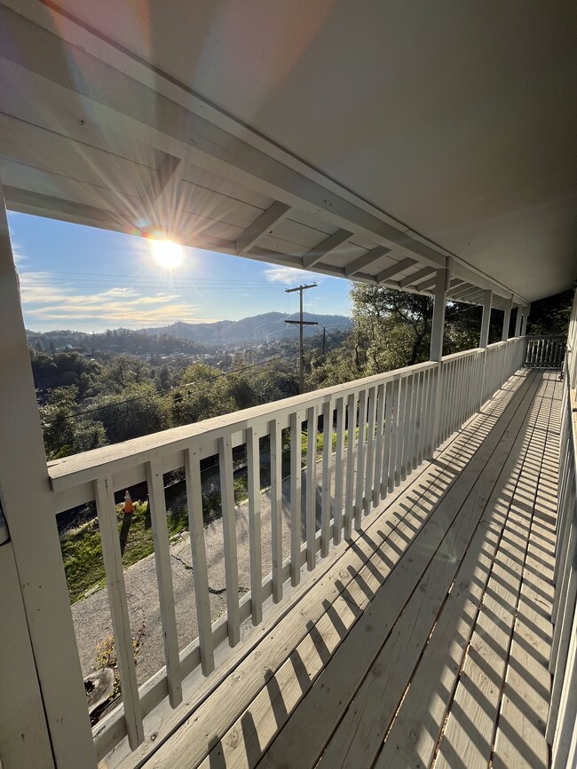 Building Photo - 564 E Jackson St