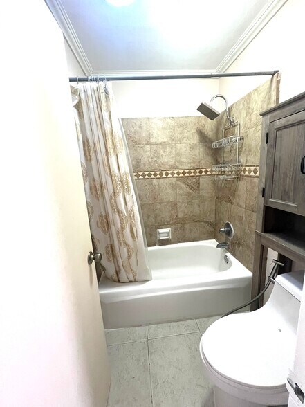 Building Photo - 439 S Catalina Ave