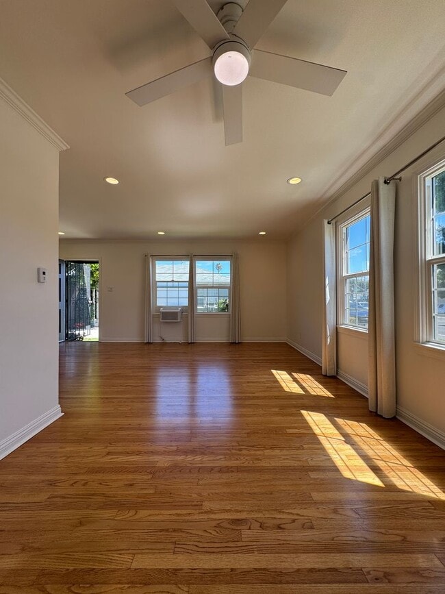 Building Photo - Modern 2-Bedroom Apartment in Prime West LA Location