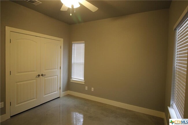 Building Photo - 1007 Mission Dr