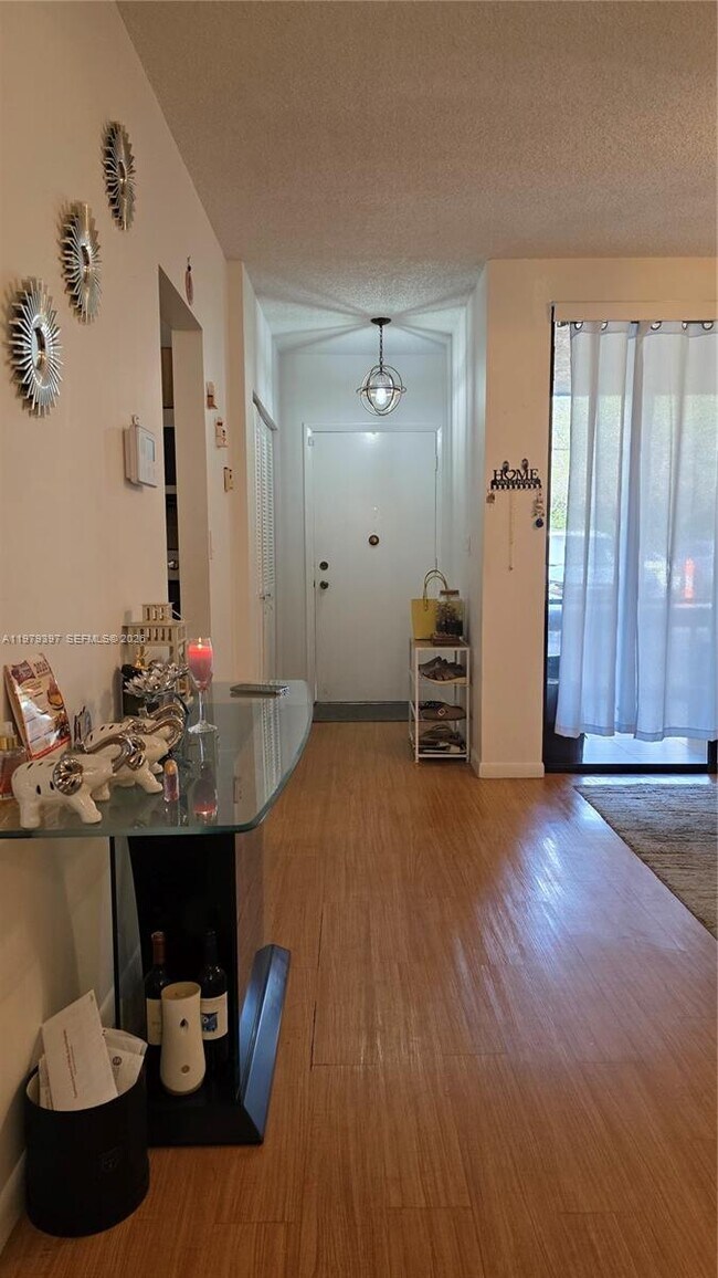 Building Photo - 750 NE 199th St