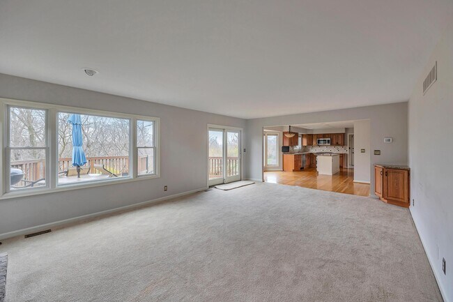 Building Photo - 1658 Grandview Dr