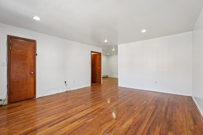 Building Photo - 105 Beacon Ave