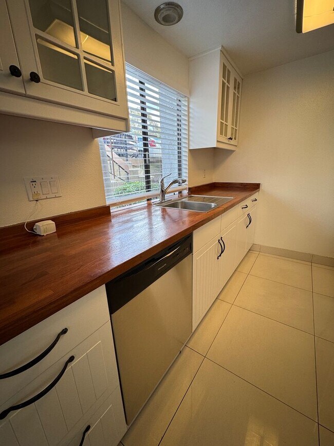 Building Photo - Newly Remodeled 2 Bedroom 2 Bath Condo in Chula Vista - $2600 a month