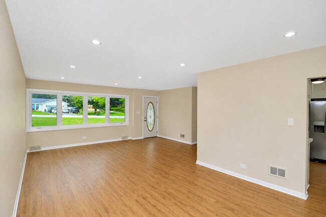 Building Photo - 7N435 Linden Ave