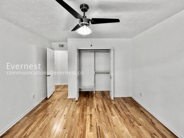 Building Photo - 438 The North Chace