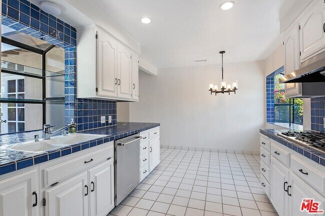 Building Photo - 11555 Duque Dr