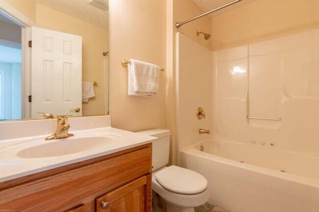 Building Photo - Spacious Townhome in Christiansburg, VA.