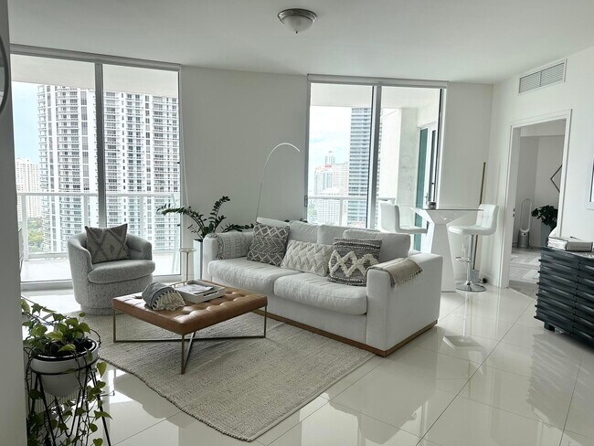 Building Photo - 300 S Biscayne Blvd