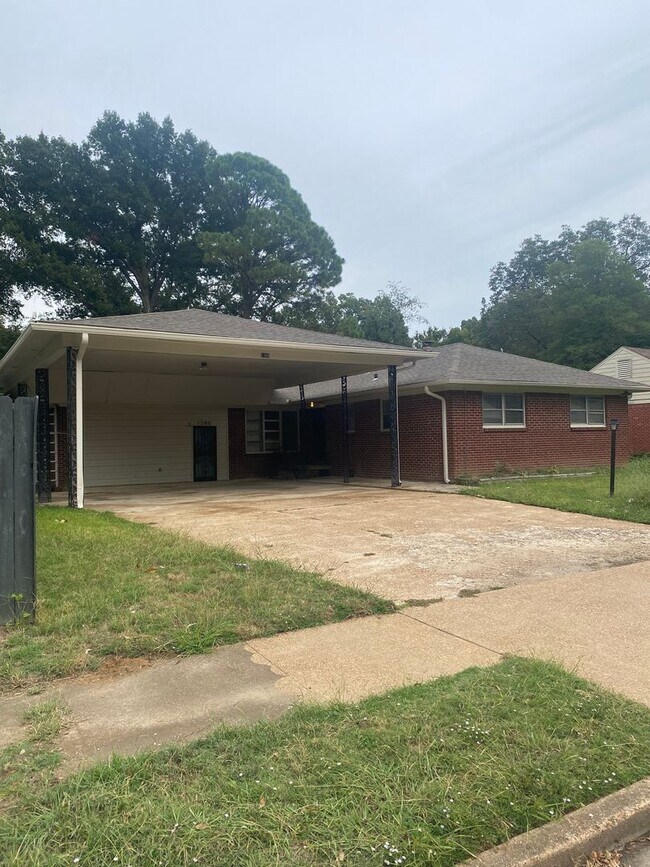 Primary Photo - Spacious 4-Bedroom Home in Memphis-Perfect...