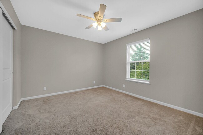 Building Photo - 1115 Goldfinch Ave