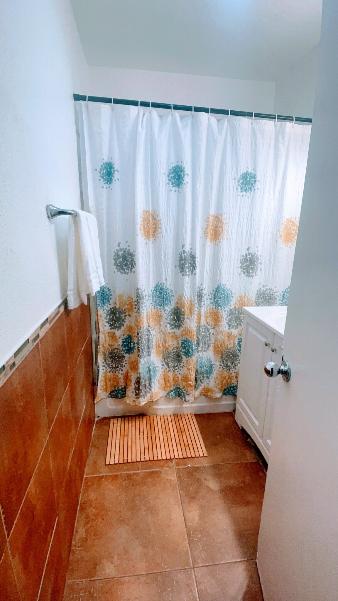 Restroom - 292 E 42nd St