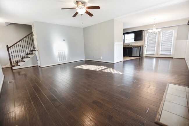 Building Photo - Pet Friendly Four Bedroom!