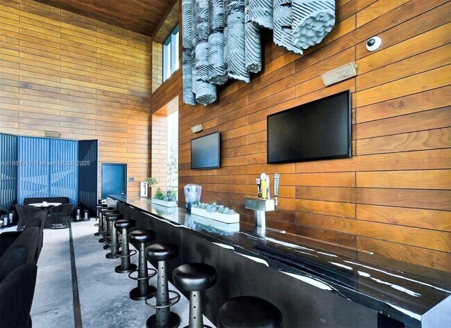 Building Photo - 1451 Brickell Ave