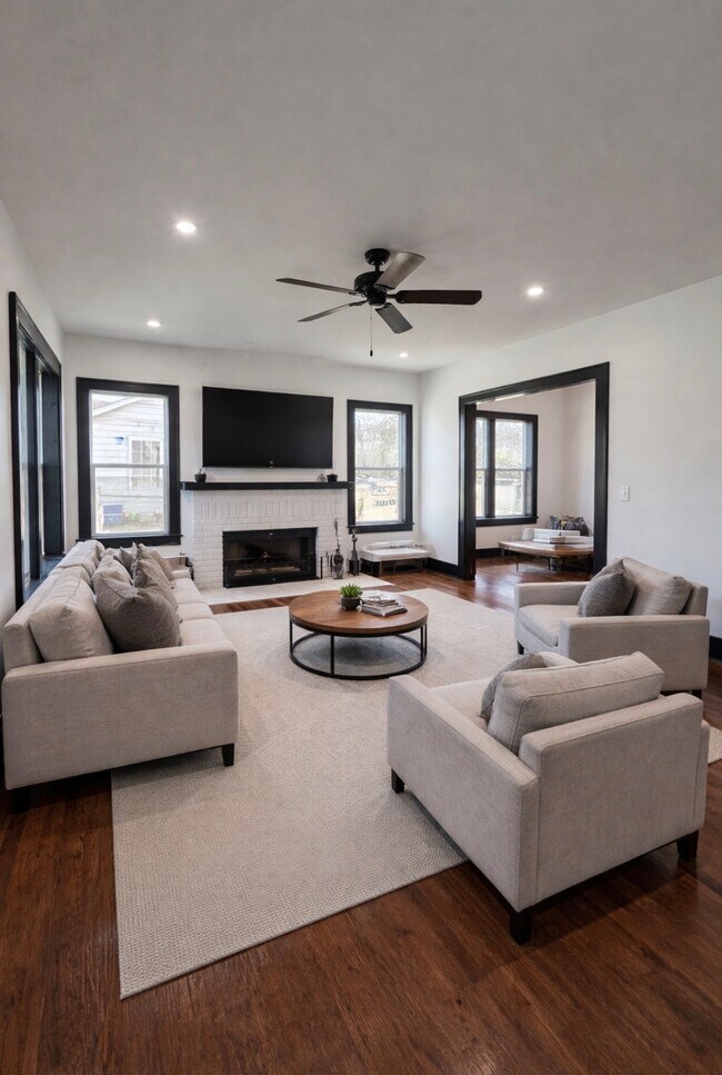 Building Photo - 807 Cuyahoga St