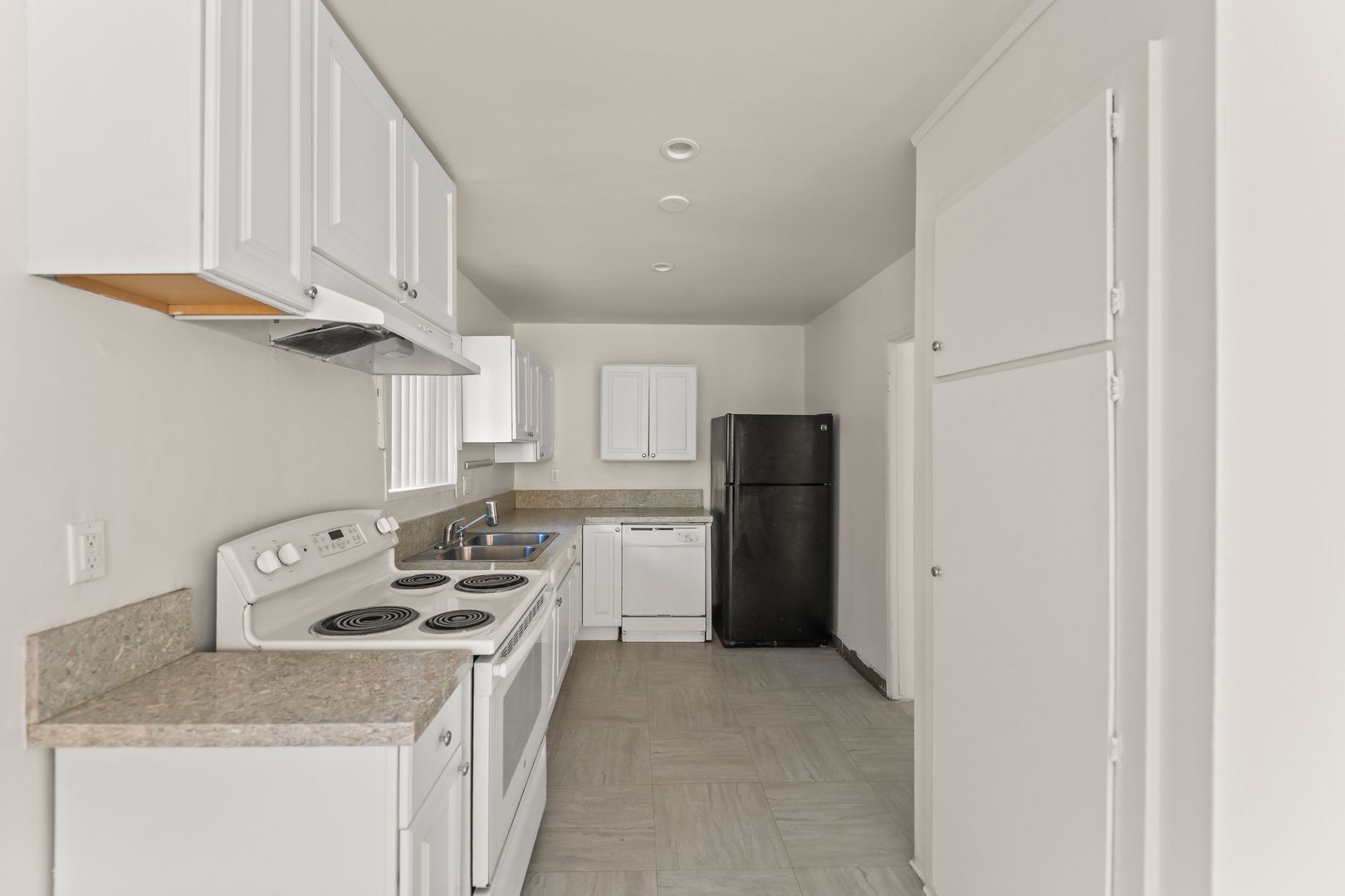 Building Photo - 5738 Woodman Ave